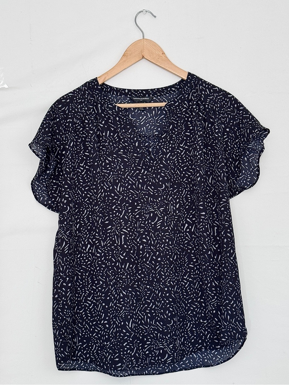 Banana Republic Black Confetti-Print Short Flutter Sleeve Blouse